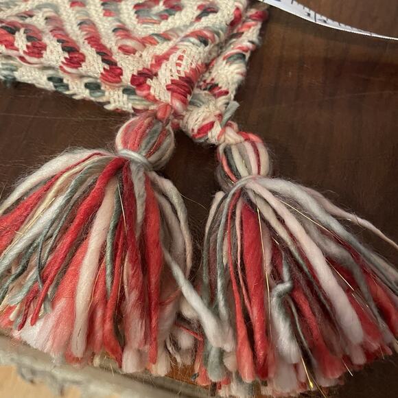 ASPEN Woven Table Runner Tassel Ends Red Green White Diamond Pattern Metallic - Picture 4 of 8